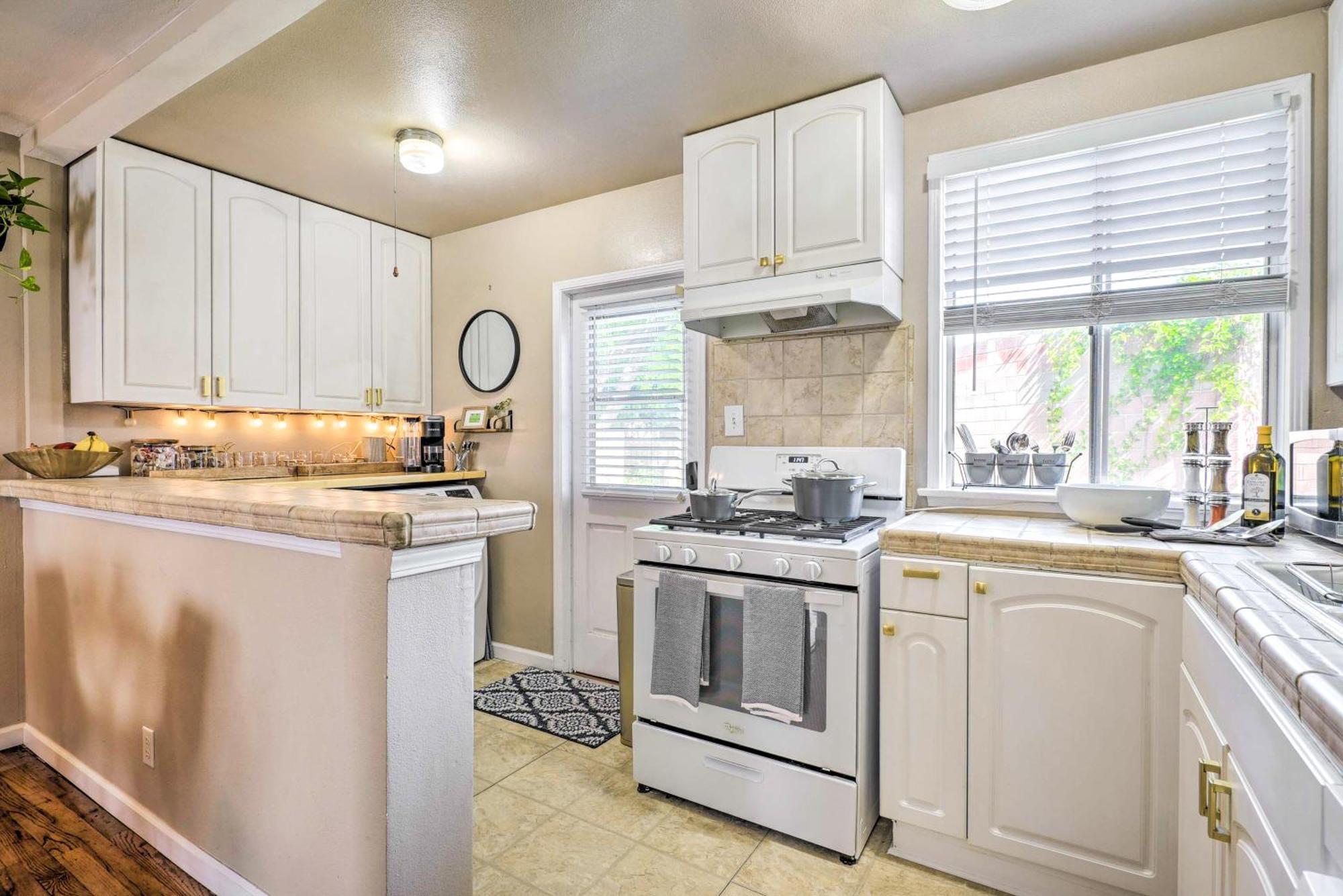 فيلا Stylish And Modern Burbank Gem With Private Yard! المظهر الخارجي الصورة