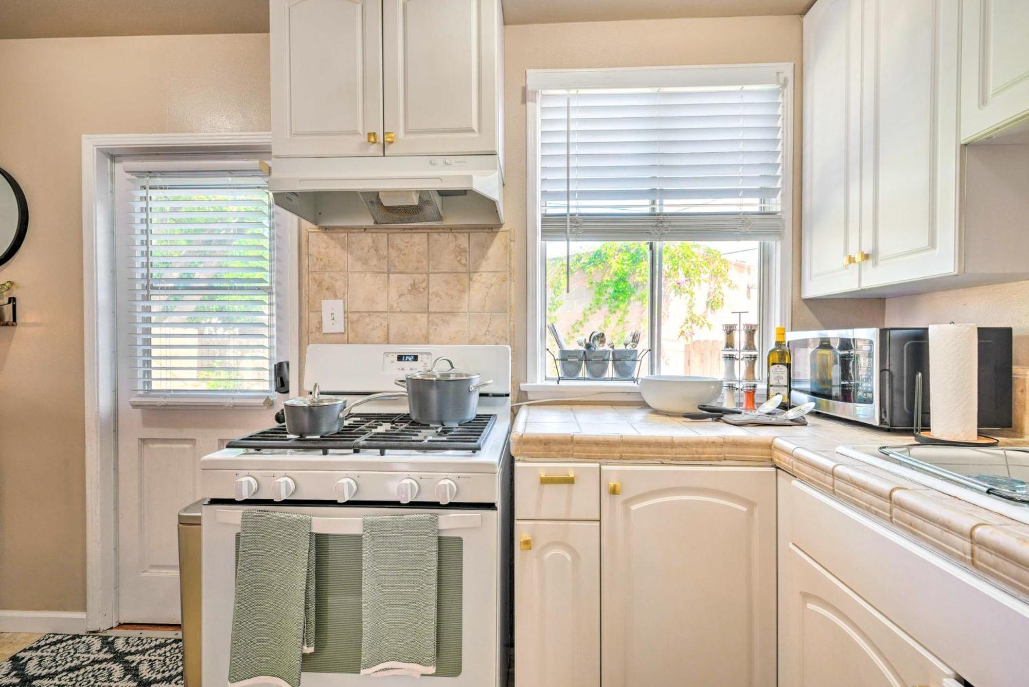 فيلا Stylish And Modern Burbank Gem With Private Yard! المظهر الخارجي الصورة