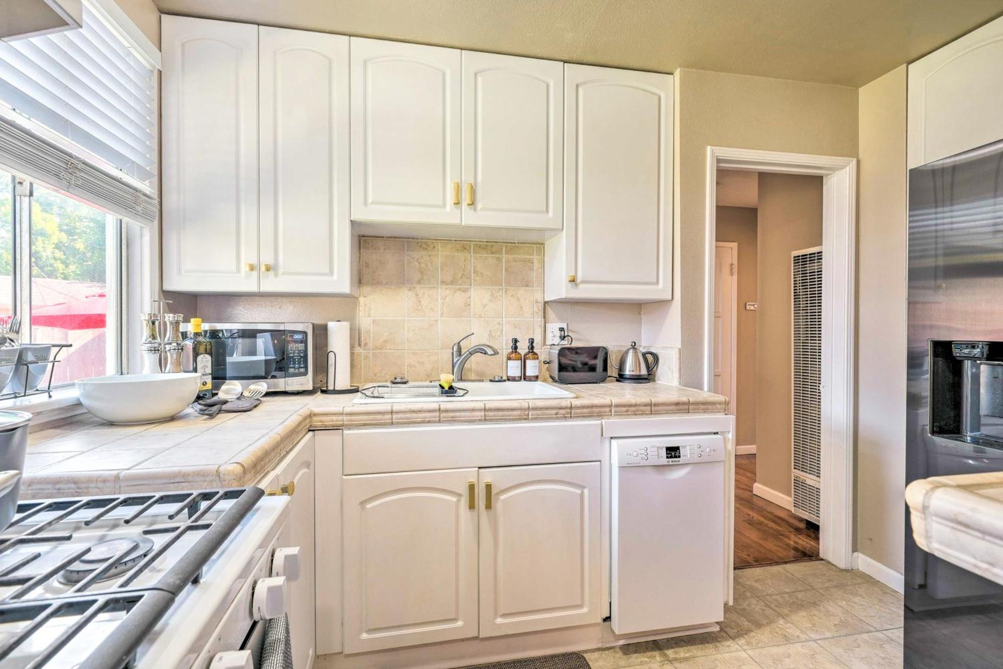 فيلا Stylish And Modern Burbank Gem With Private Yard! المظهر الخارجي الصورة